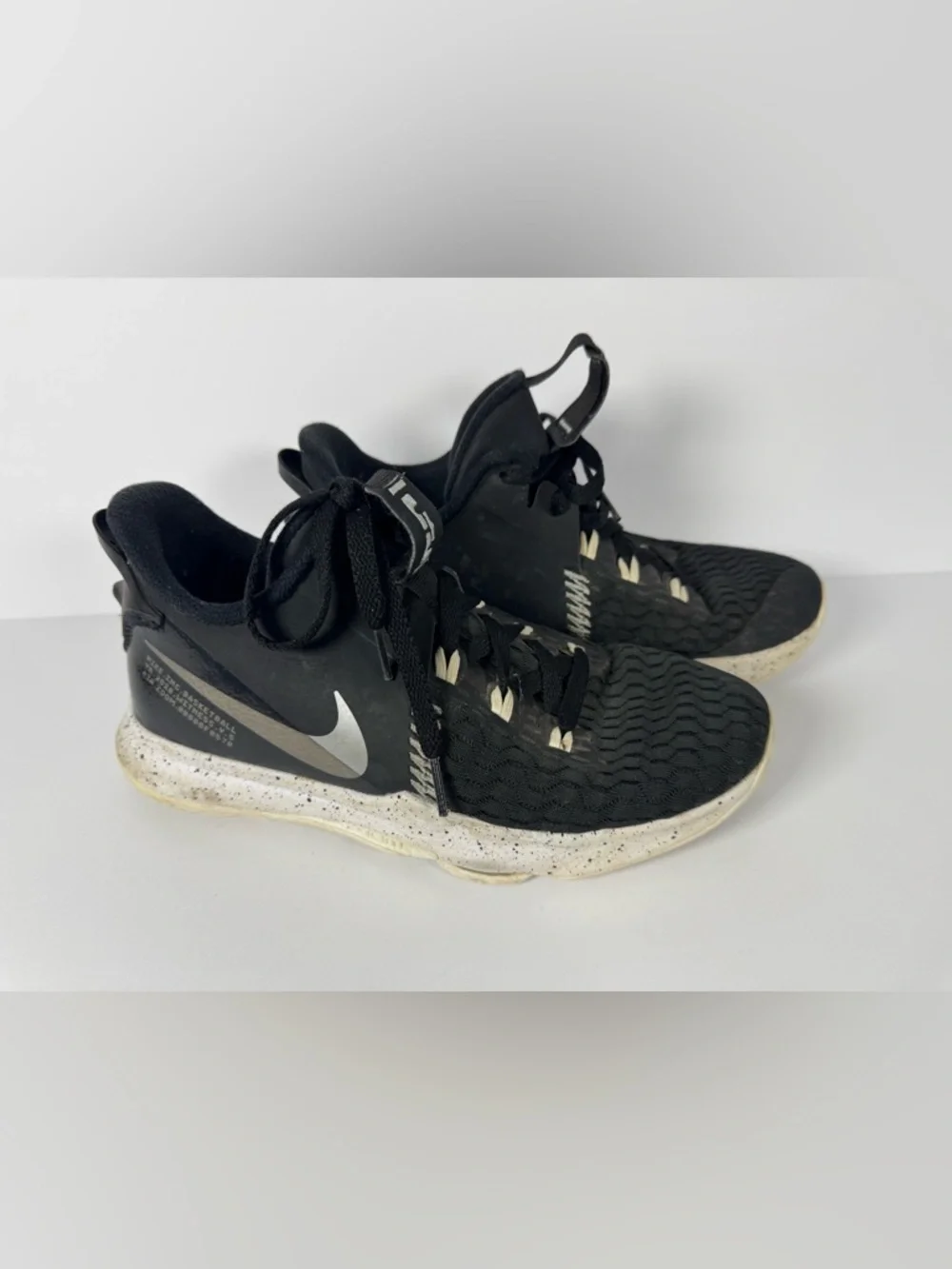 Nike Basketball shoes Witness V5 air zoom black white Size 7Y